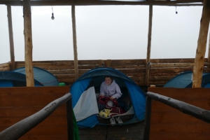 Zeltübernachtung im Nebel.JPG