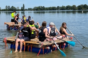 Floß zu Wasser 2.JPG