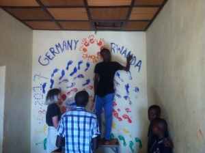gemeinsame Kunstaktion an der Schule.JPG