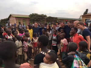 Bei einer HIV-Aufklärungsaktion auf dem Land.JPG